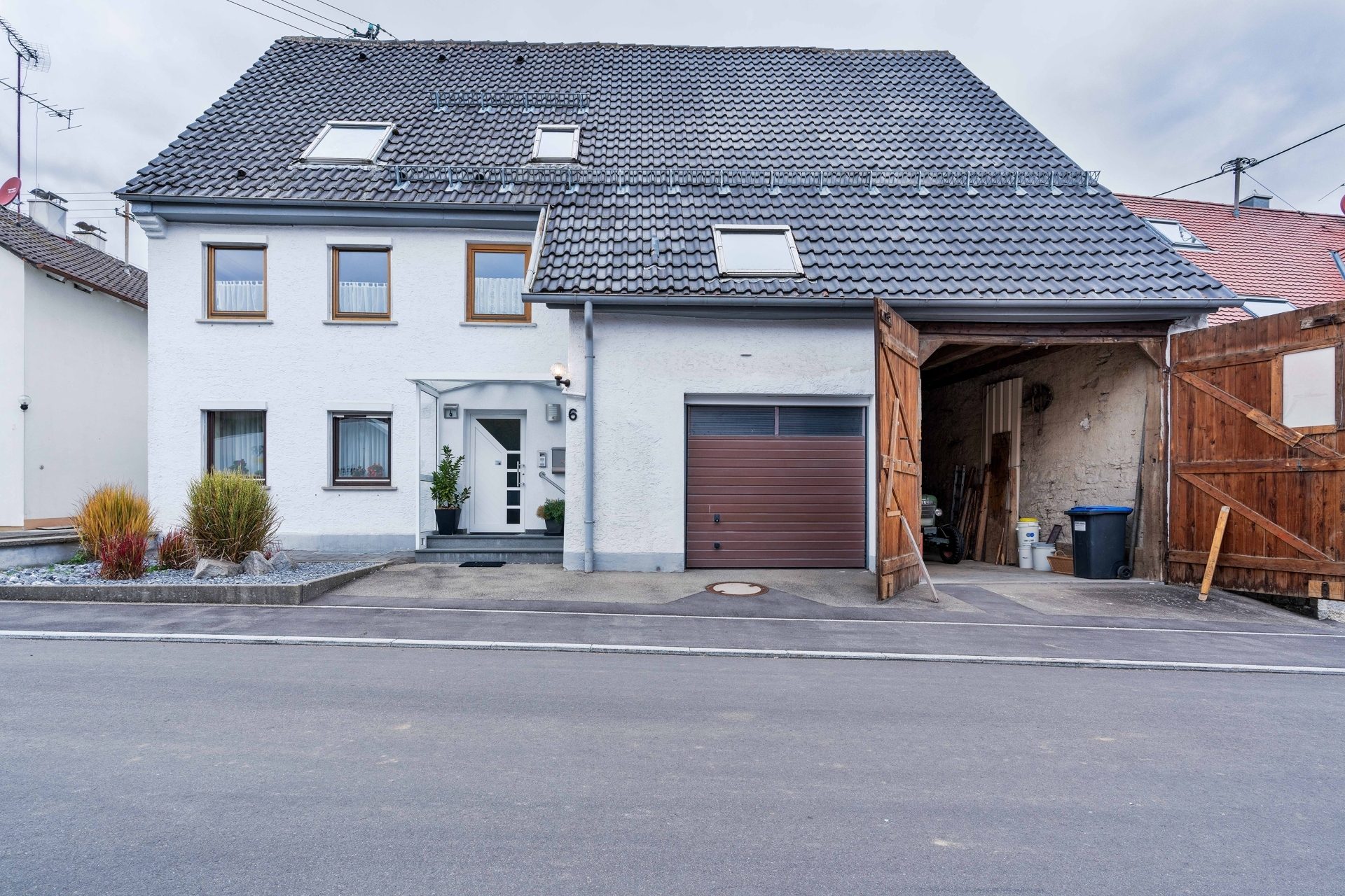 Hirn Immobilien GmbH - Immobilienangebot - Laichingen / Machtolsheim - Häuser - Einfamilienhaus mit Scheune und viel Potenzial in Laichingen/Machtolsheim