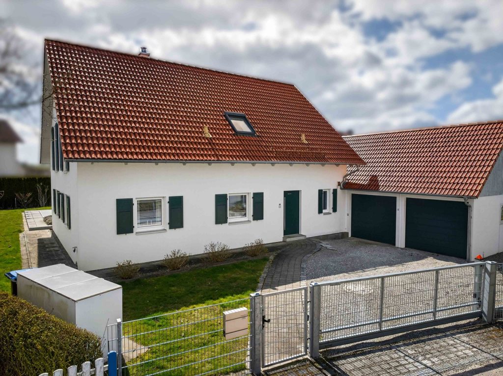 Hirn Immobilien GmbH - Immobilienangebot - Bibertal - Häuser - Exklusives Wohnen in Bibertal – Hochwertiges Einfamilienhaus mit Stil