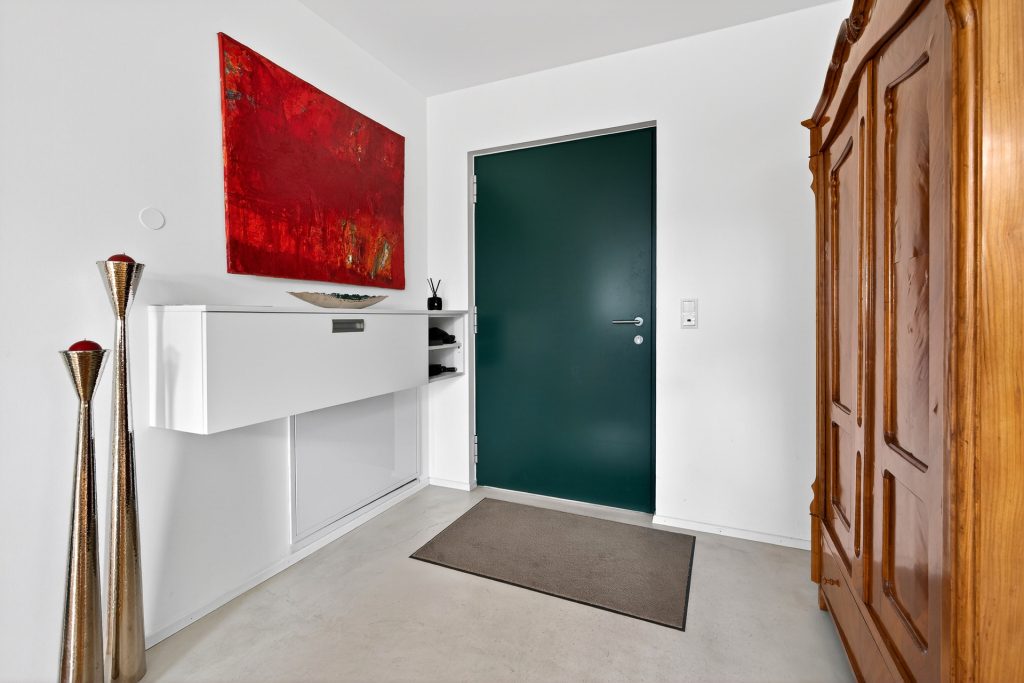 Hirn Immobilien GmbH - Immobilienangebot - Bibertal - Häuser - Exklusives Wohnen in Bibertal – Hochwertiges Einfamilienhaus mit Stil