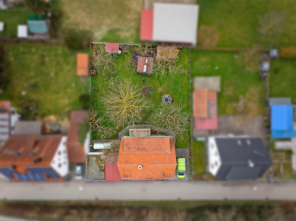 Hirn Immobilien GmbH - Immobilienangebot - Nersingen - Häuser - Einfamilienhaus in Nersingen – Familienfreundliches Wohnen mit Garten und viel Platz für Fahrzeuge