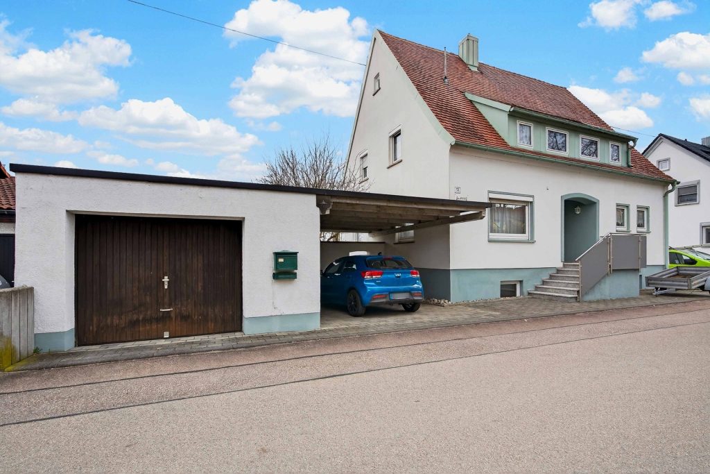 Hirn Immobilien GmbH - Immobilienangebot - Nersingen - Häuser - Einfamilienhaus in Nersingen – Familienfreundliches Wohnen mit Garten und viel Platz für Fahrzeuge