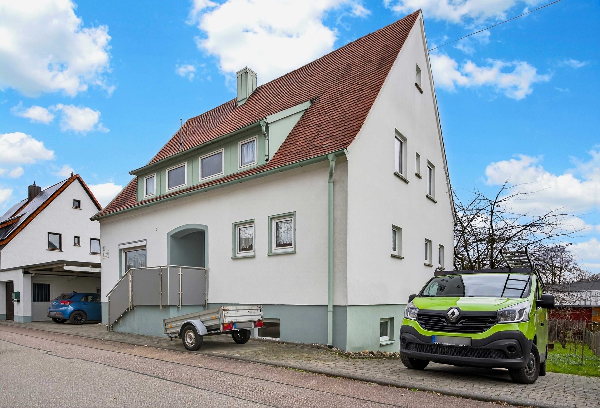 Hirn Immobilien GmbH - Immobilienangebot - Nersingen - Häuser - Einfamilienhaus in Nersingen – Familienfreundliches Wohnen mit Garten und viel Platz für Fahrzeuge