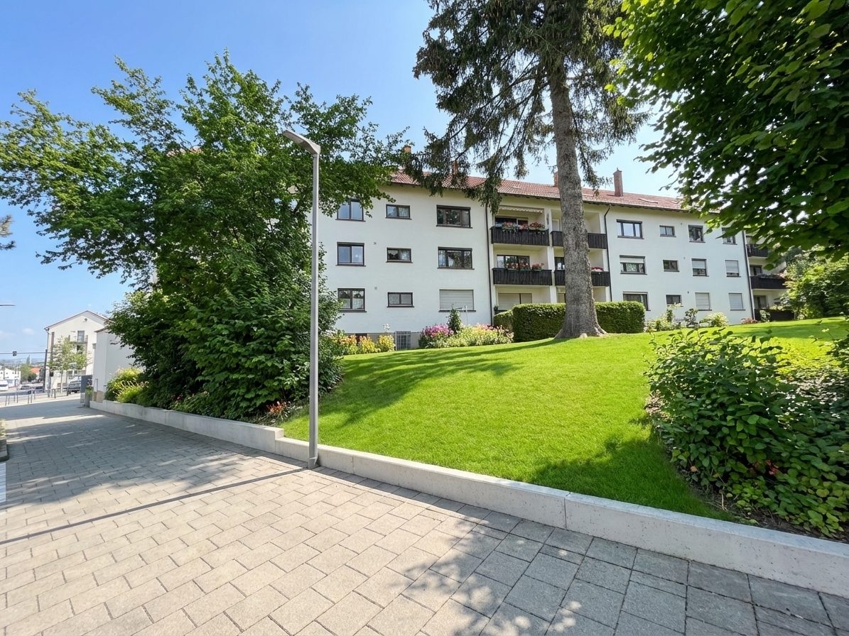 Hirn Immobilien GmbH - Immobilienangebot - Ulm - Alle - Gepflegtes Mehrfamilienhaus mit 19 Wohneinheiten in Bestlage mit Ausbaupotential