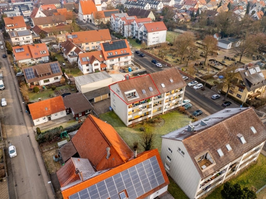 Hirn Immobilien GmbH - Immobilienangebot - Neu-Ulm / Pfuhl - Wohnungen - 4-Zimmer Dachgeschosswohnung mit Balkon und Garage in beliebter Lage von Neu-Ulm/Pfuhl