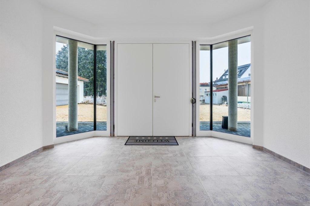 Hirn Immobilien GmbH - Immobilienangebot - Oberstadion - Häuser - Selten am Markt: Großzügiges Einfamilienhaus mit exklusiver Ausstattung und besonderem Charme.