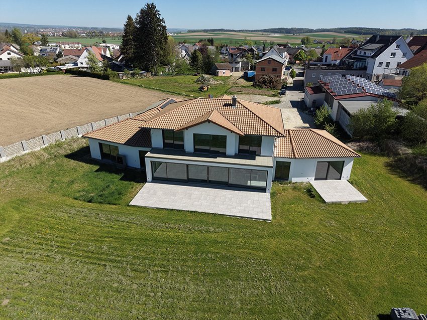 Hirn Immobilien GmbH - Immobilienangebot - Oberstadion - Häuser - Selten am Markt: Großzügiges Einfamilienhaus mit exklusiver Ausstattung und besonderem Charme.