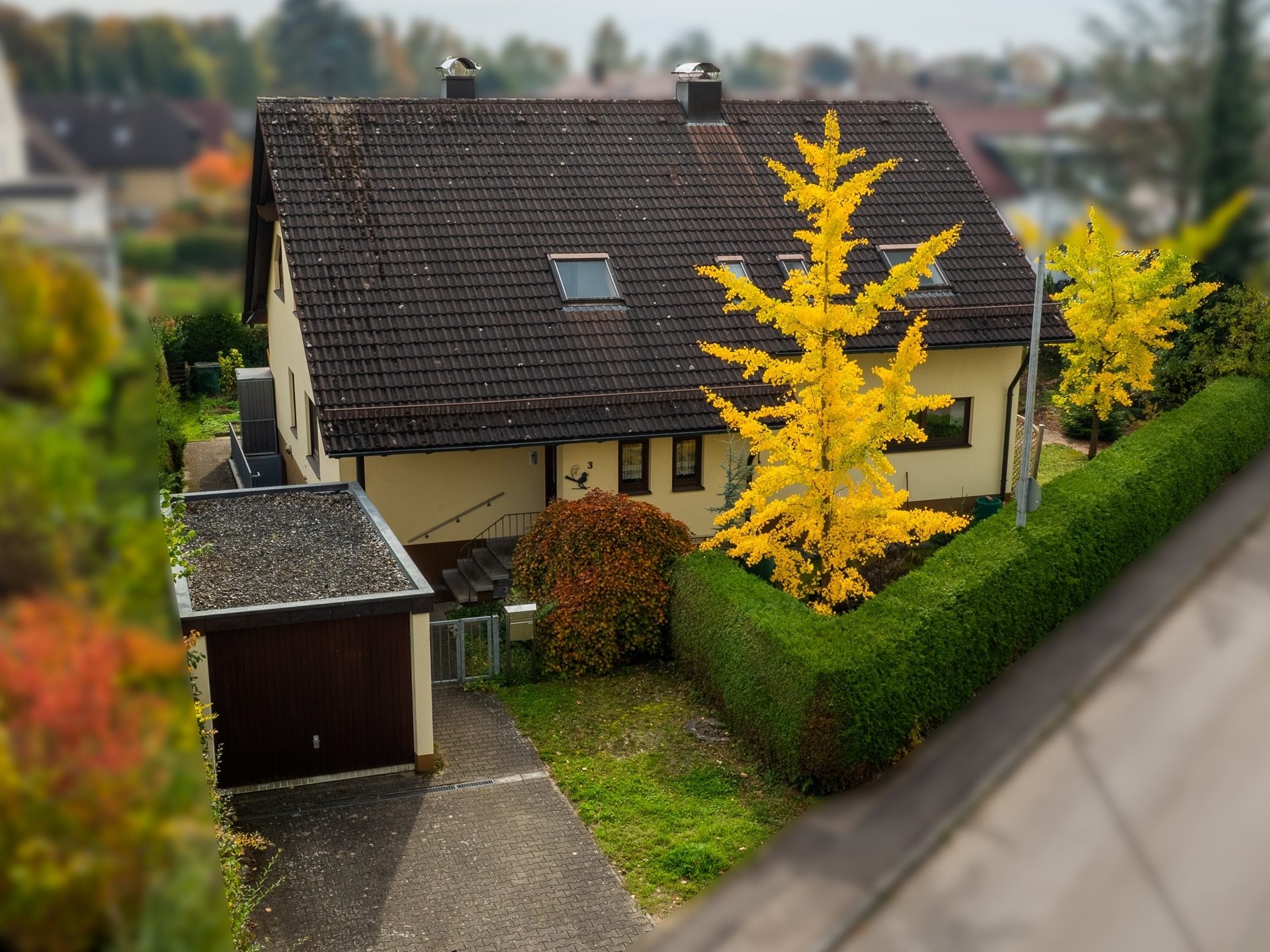 Hirn Immobilien GmbH - Immobilienangebot - Langenau - Häuser - Zentral wohnen, ruhig leben – großzügiges Zweifamilienhaus in Langenau