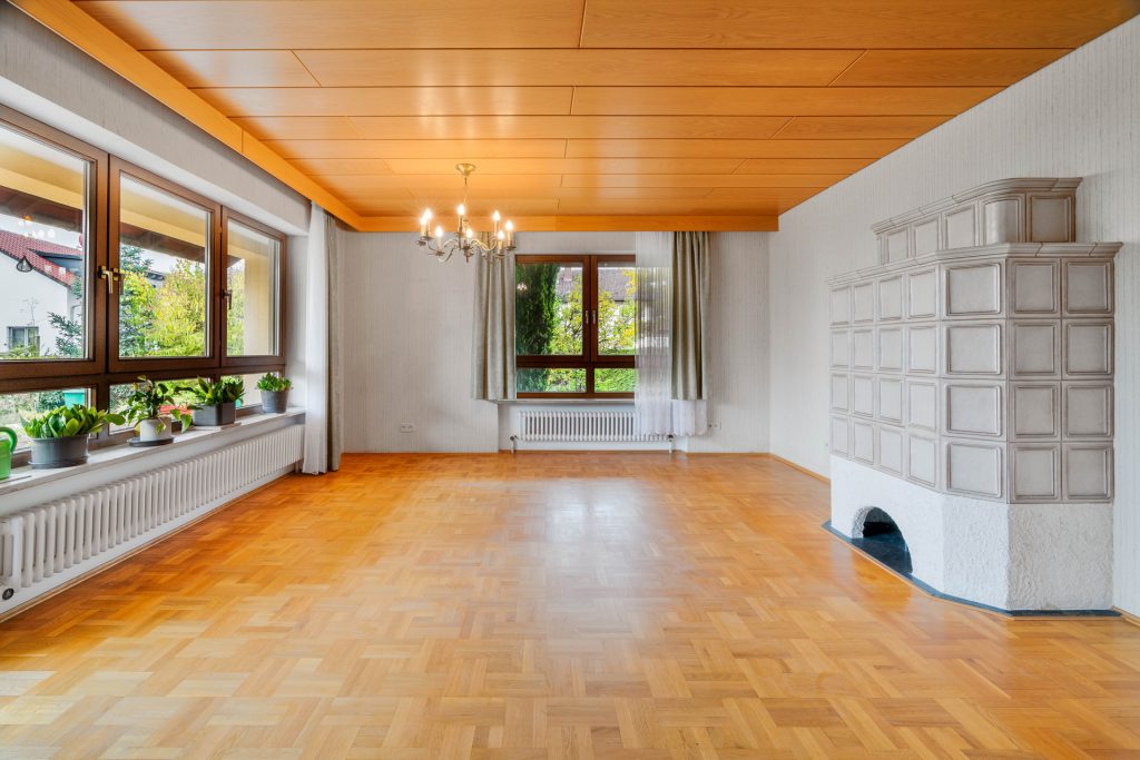 Hirn Immobilien GmbH - Immobilienangebot - Langenau - Häuser - Zentral wohnen, ruhig leben – großzügiges Zweifamilienhaus in Langenau