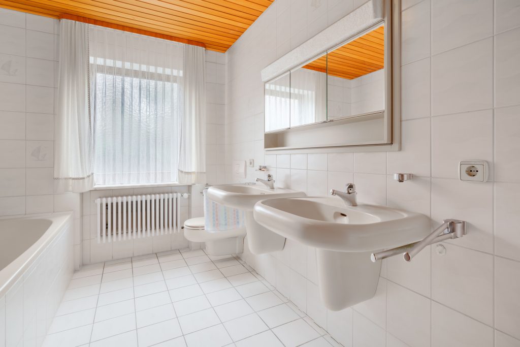 Hirn Immobilien GmbH - Immobilienangebot - Langenau - Häuser - Zentral wohnen, ruhig leben – großzügiges Zweifamilienhaus in Langenau