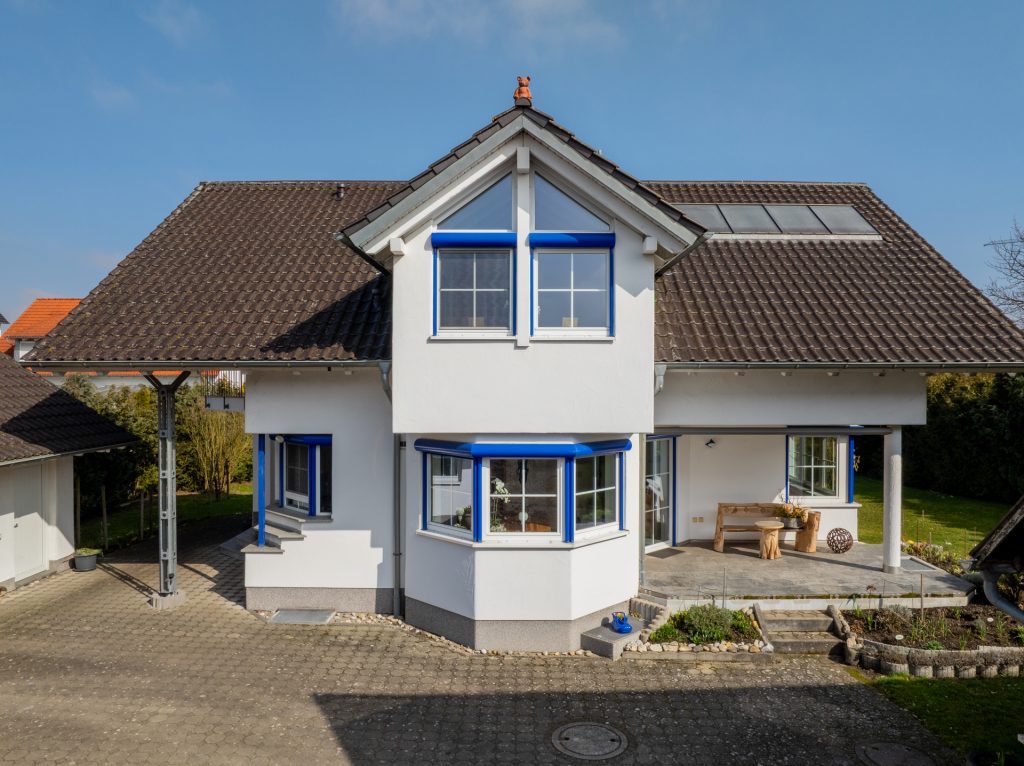 Hirn Immobilien GmbH - Immobilienangebot - Neu- Ulm - Häuser - Familienfreundliches Einfamilienhaus mit weitläufigem Grundstück in Burlafingen.