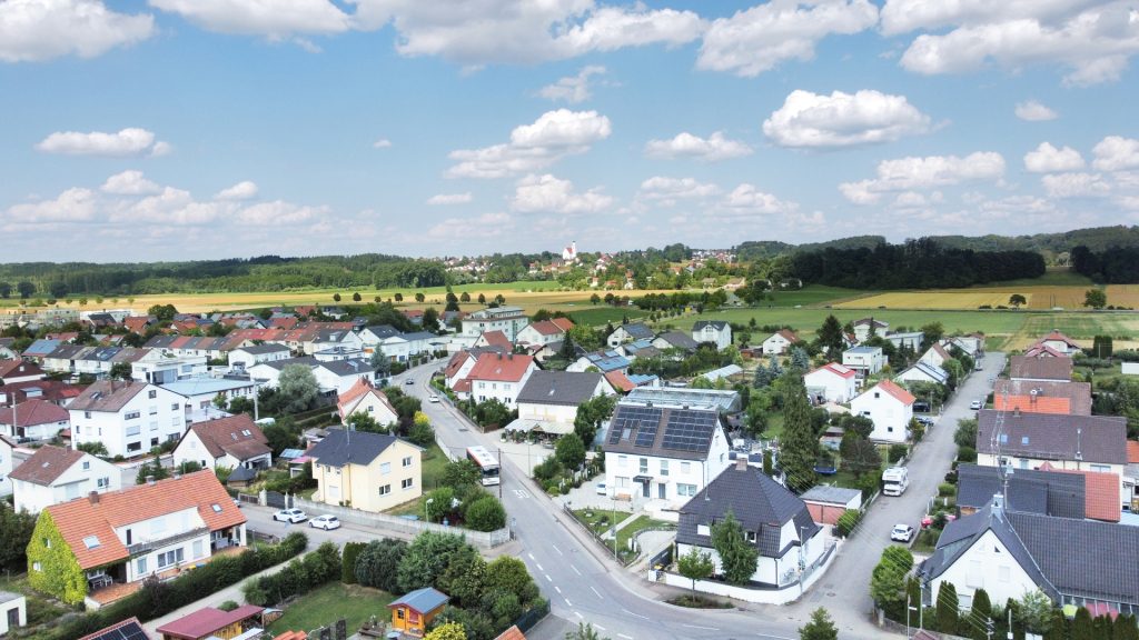 Hirn Immobilien GmbH - Immobilienangebot - Vöhringen - Häuser - Familienidyll in Illerzell – Einfamilienhaus mit großem Grundstück.