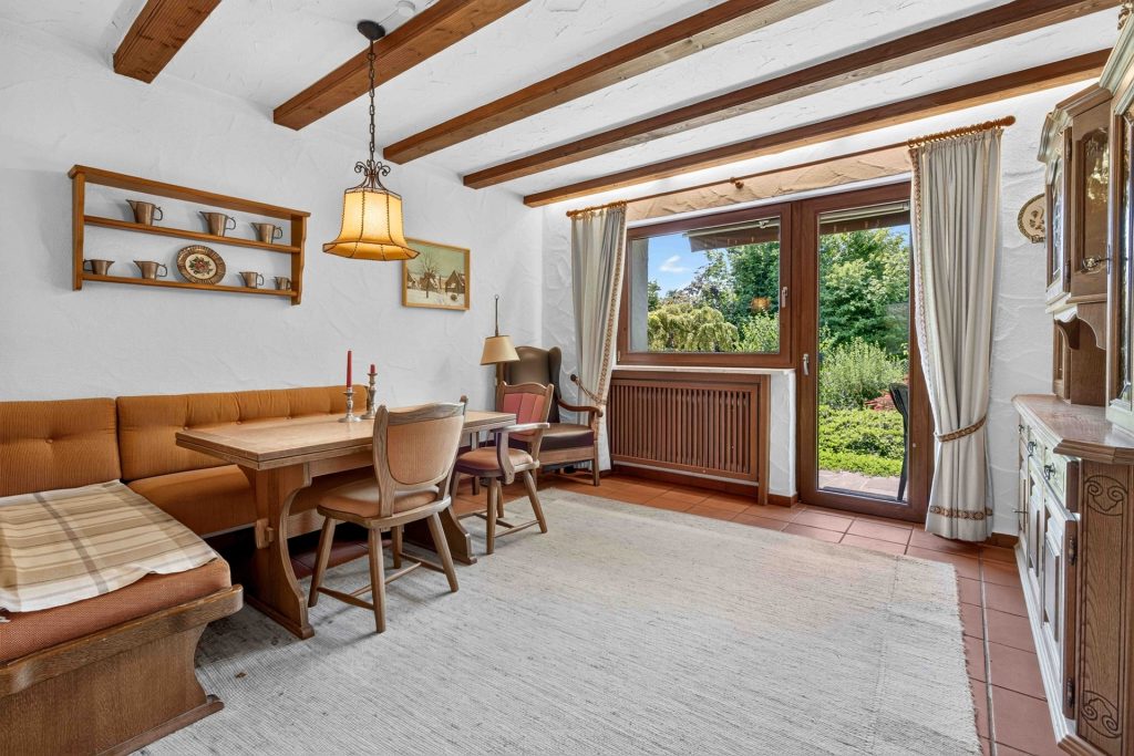 Hirn Immobilien GmbH - Immobilienangebot - Vöhringen - Häuser - Wohnen, bauen oder verkaufen: EFH mit zusätzlichem Bauplatz in Waldrandlage