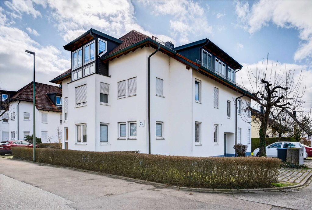 Hirn Immobilien GmbH - Immobilienangebot - Vöhringen - Wohnungen - Jetzt sichern: 
Helle 3-Zimmer-Dachgeschoss-Wohnung in Vöhringen mit besonderem Wohngefühl