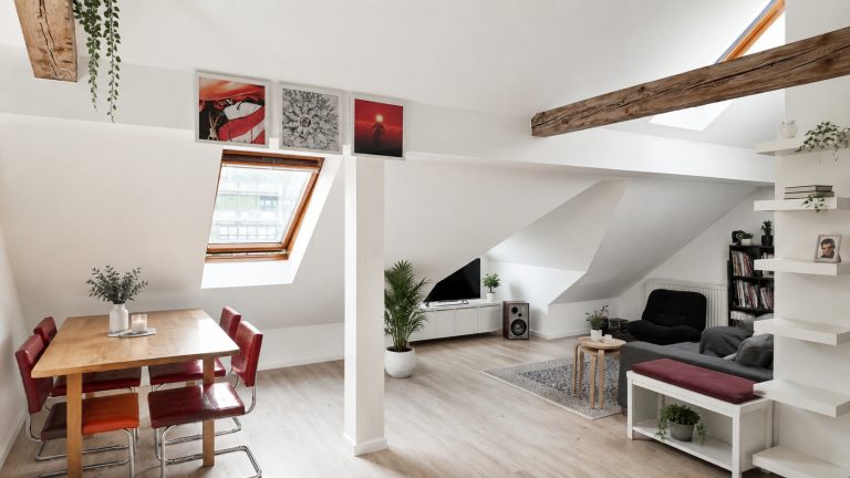 Hirn Immobilien GmbH - Immobilienangebot - Ulm - Wohnungen - Helle 2,5-Zimmer-Dachgeschosswohnung mit Tageslichtbad in der Ulmer Oststadt