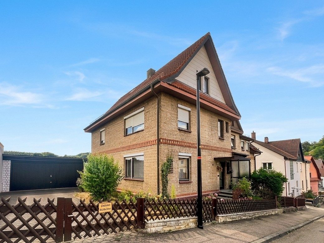 Hirn Immobilien GmbH - Immobilienangebot - Heidenheim - Häuser - Großzügige Doppelhaushälfte mit viel Gestaltungspotenzial