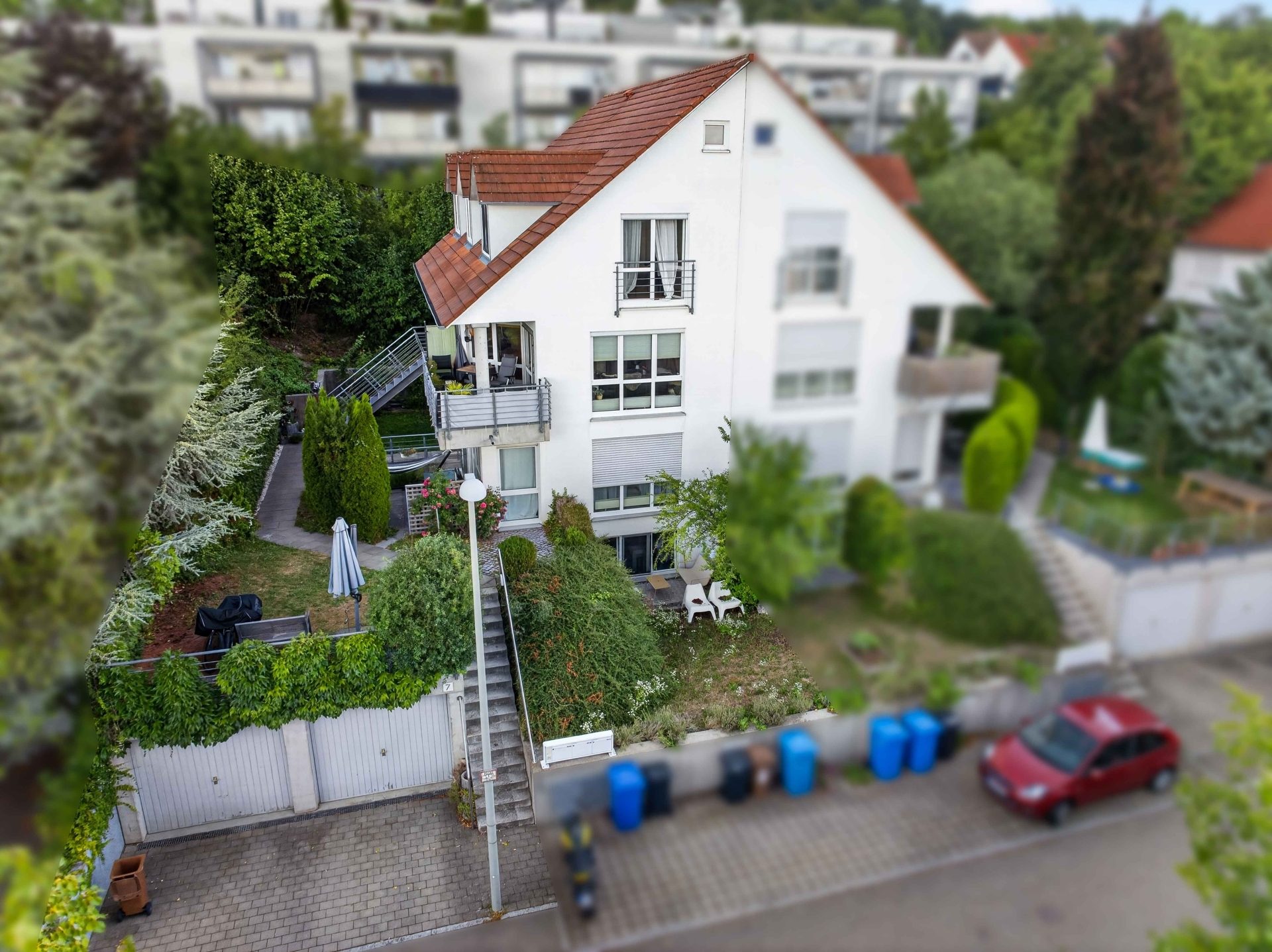 Hirn Immobilien GmbH - Immobilienangebot - Ulm - Häuser - Zweifamilienhaus mit Einliegerwohnung und Doppelgarage am Ulmer Eselsberg