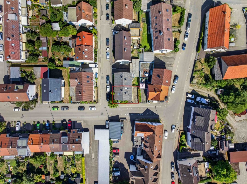 Hirn Immobilien GmbH - Immobilienangebot - Neu-Ulm / Offenhausen - Häuser - Vermietetes Dreiparteienhaus in Neu-Ulm/Offenhausen – Attraktive Kapitalanlage mit Mieteinnahmen