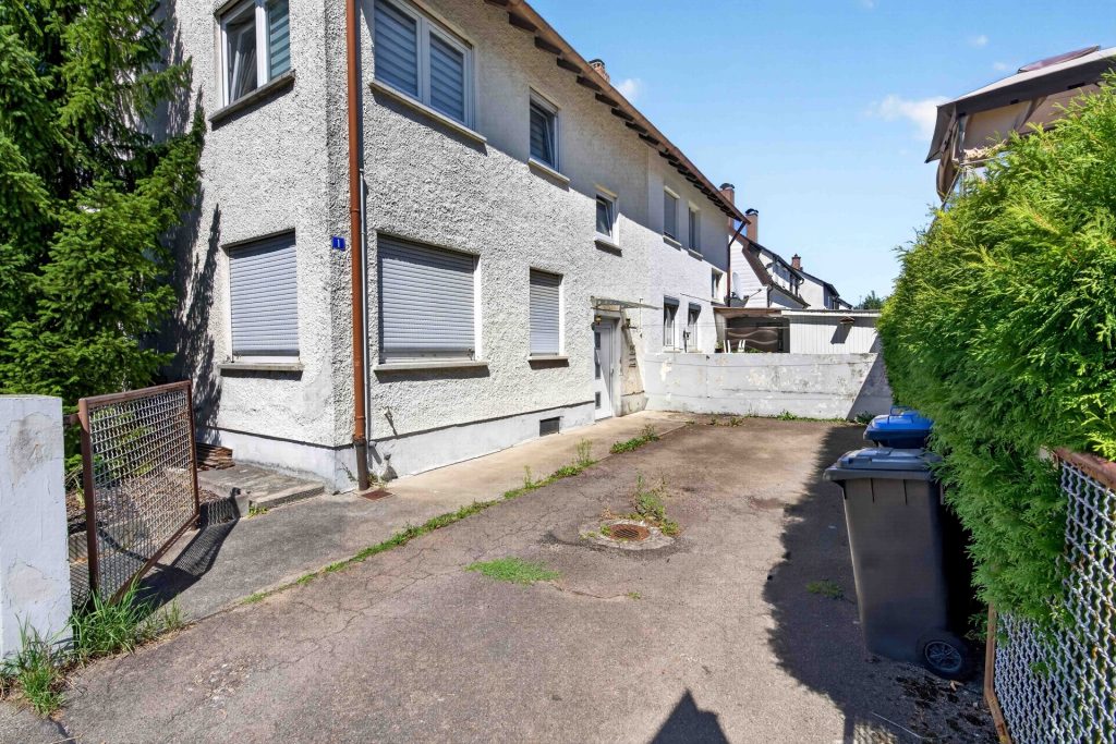Hirn Immobilien GmbH - Immobilienangebot - Neu-Ulm / Offenhausen - Häuser - Vermietetes Dreiparteienhaus in Neu-Ulm/Offenhausen – Attraktive Kapitalanlage mit Mieteinnahmen