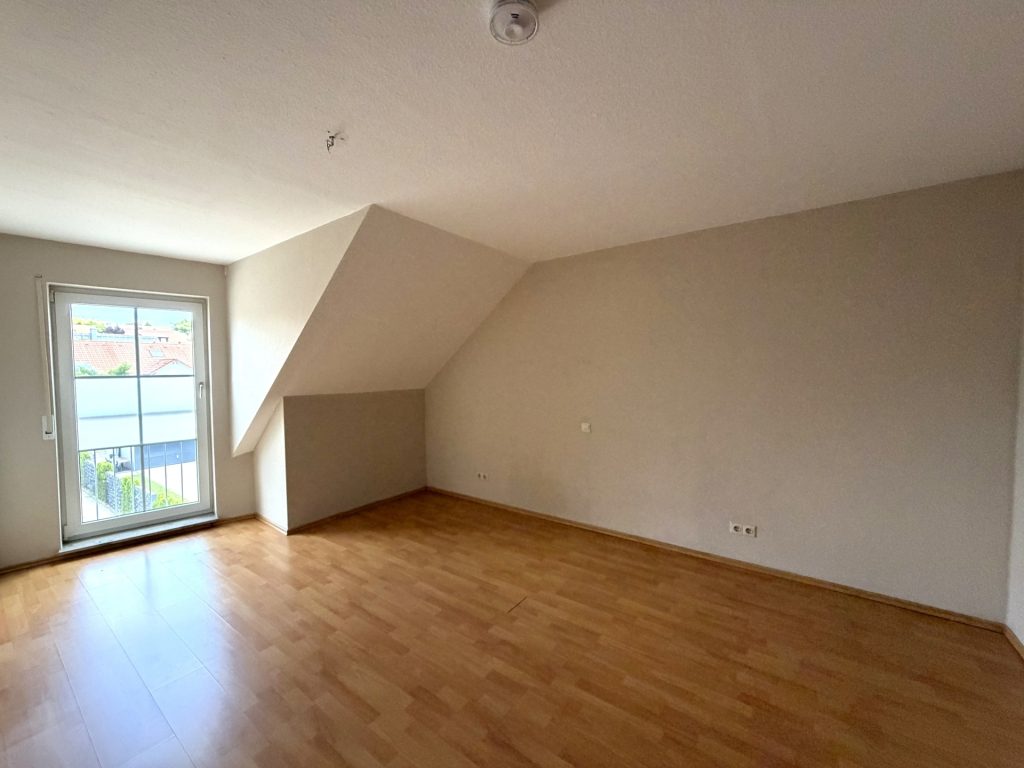 Hirn Immobilien GmbH - Immobilienangebot - Burgrieden - Wohnungen - Großzügige 2-Zimmer-Wohnung mit sonnigem Balkon