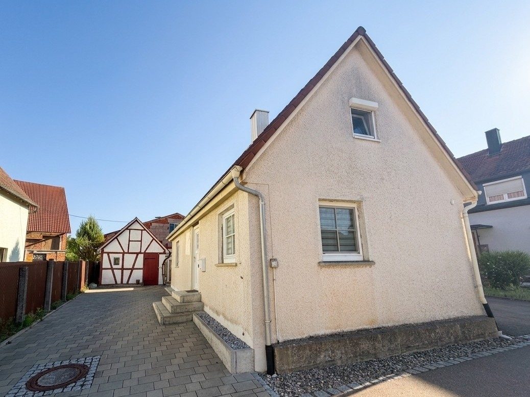 Hirn Immobilien GmbH - Immobilienangebot - Bissingen/Herbrechtingen - Häuser - Vermietetes Einfamilienhaus trifft Top-Anbindung in Bissingen