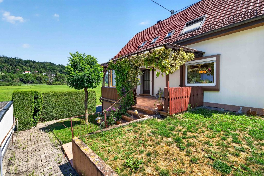 Hirn Immobilien GmbH - Immobilienangebot - Blaustein / Arnegg - Häuser - Wohnen zwischen Natur und Stadt – Einfamilienhaus mit Einliegerwohnung in Blaustein/Arnegg