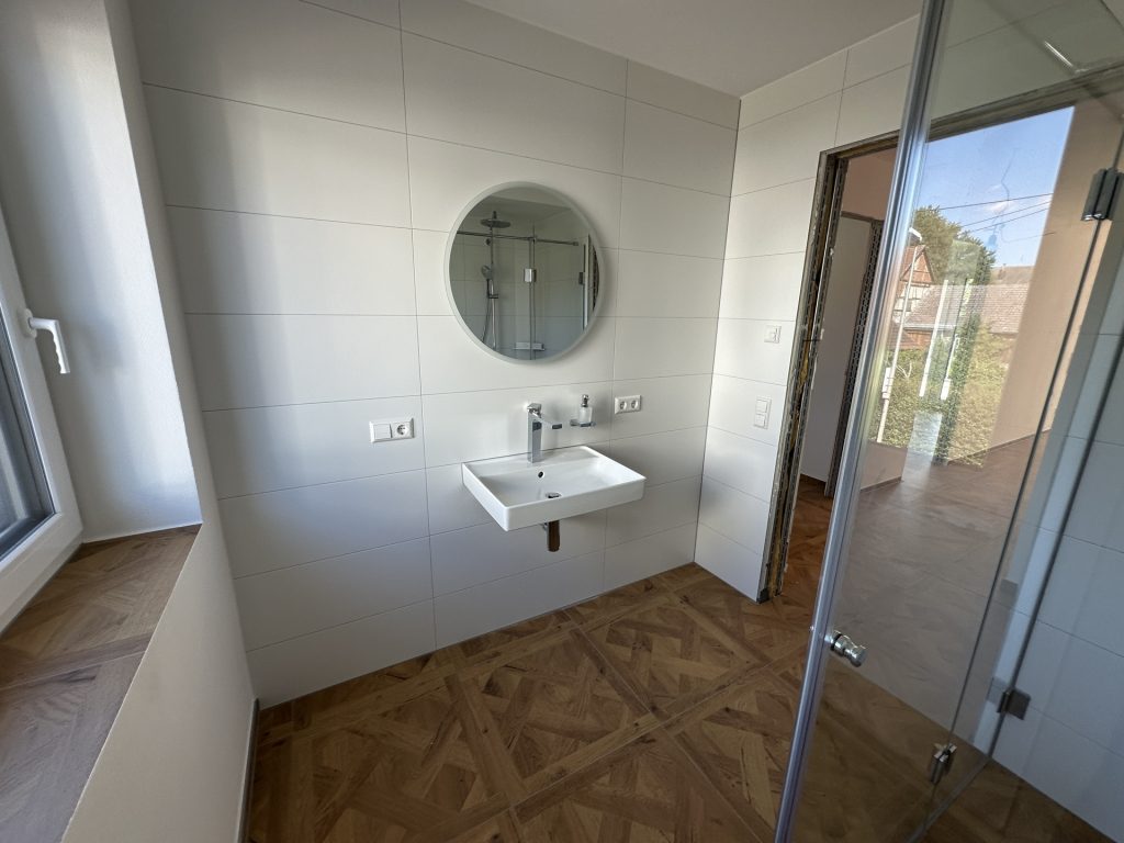 Hirn Immobilien GmbH - Immobilienangebot - Blaustein-Wippingen - Wohnungen - Erstbezug im Alten Rathaus Wippingen – hochwertige 3-Zimmer-Wohnung mit überdachter Loggia