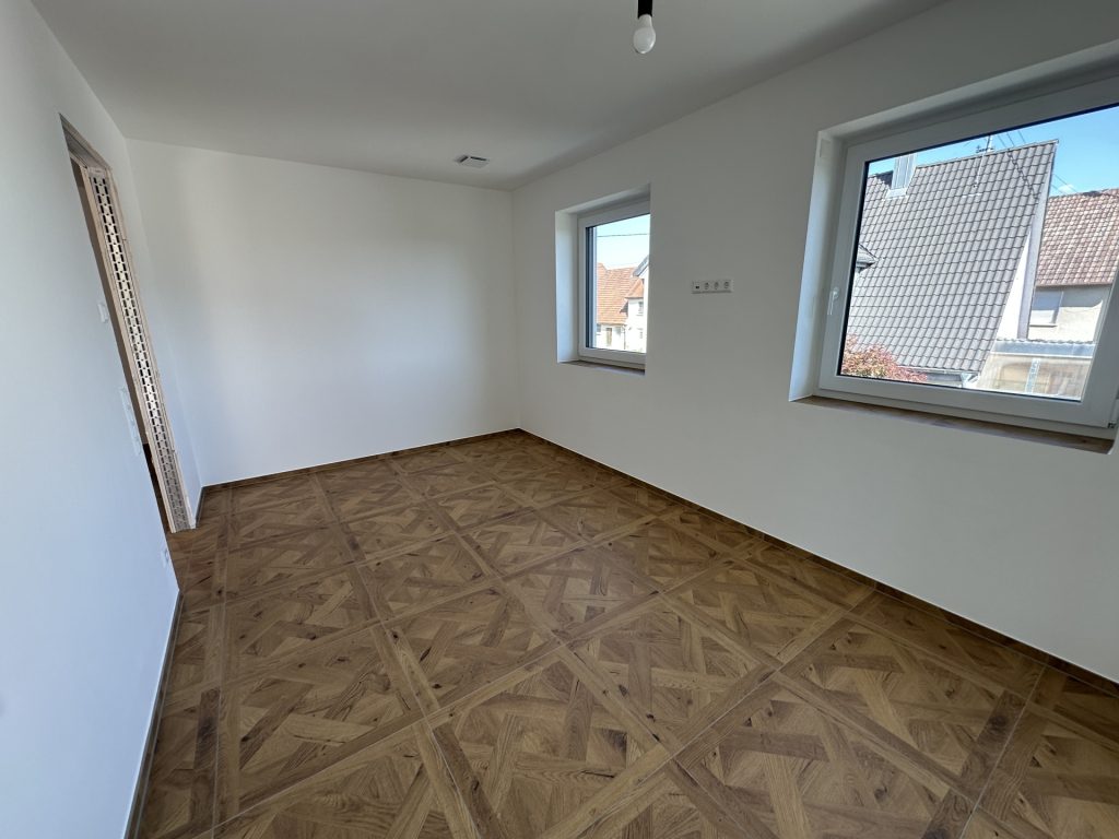 Hirn Immobilien GmbH - Immobilienangebot - Blaustein-Wippingen - Wohnungen - Erstbezug im Alten Rathaus Wippingen – hochwertige 3-Zimmer-Wohnung mit überdachter Loggia