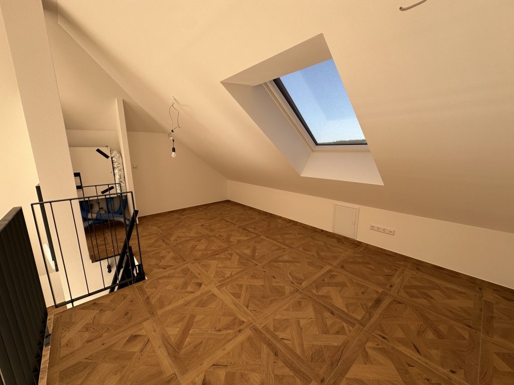 Hirn Immobilien GmbH - Immobilienangebot - Blaustein-Wippingen - Wohnungen - Erstbezug im Alten Rathaus Wippingen – lichtdurchflutete 2,5 Zimmer mit Empore und Terrasse