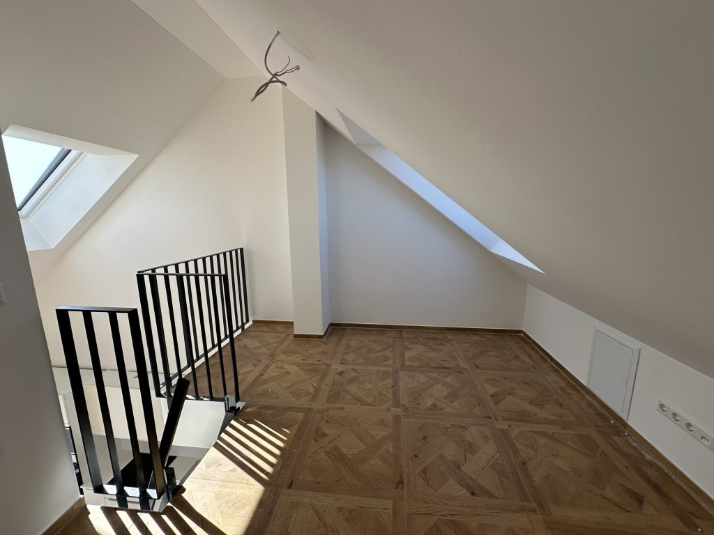 Hirn Immobilien GmbH - Immobilienangebot - Blaustein-Wippingen - Wohnungen - Erstbezug im Alten Rathaus Wippingen – stilvolle 2,5 Zimmer mit Empore und Terrasse