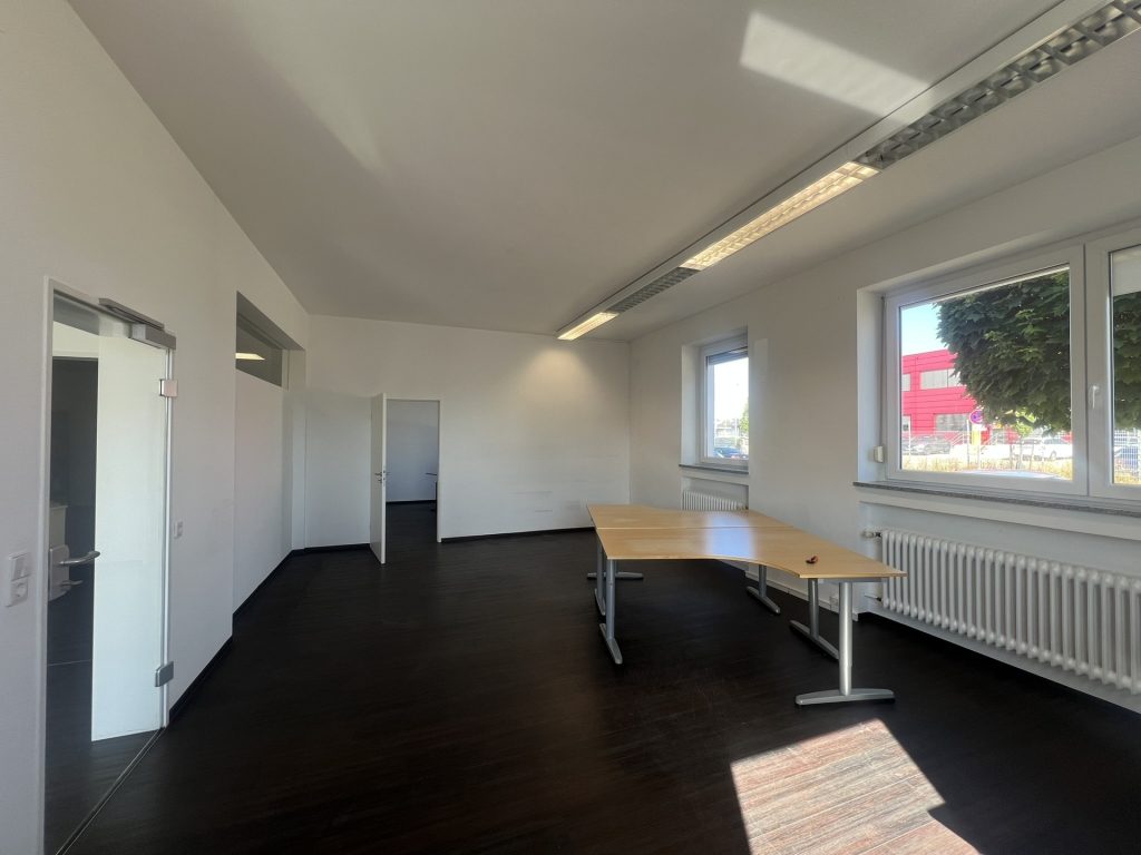 Hirn Immobilien GmbH - Immobilienangebot - Neu-Ulm - Alle - Büro- und Lagerfläche Neu-Ulm — 255 m² Büro, 480 m² Halle, alles ebenerdig, sofort verfügbar