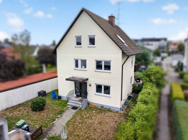 Hirn Immobilien GmbH - Immobilienangebot - Weißenhorn - Häuser - Attraktives Einfamilienhaus mit Doppelgarage in Weißenhorn