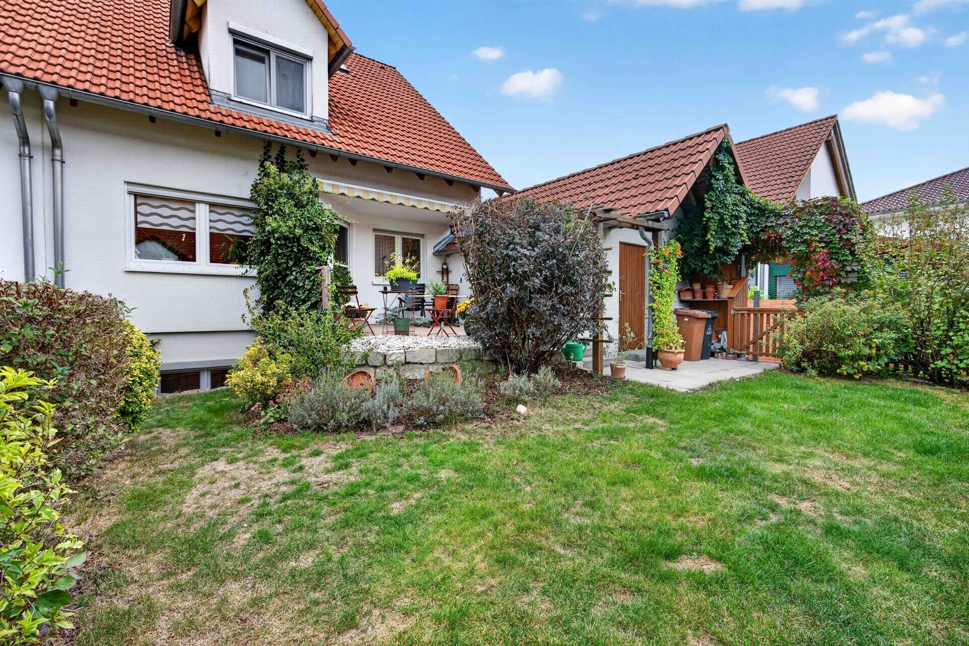 Hirn Immobilien GmbH - Immobilienangebot - Niederstotzingen - Häuser - Attraktive Doppelhaushälfte mit Garten in Niederstotzingen