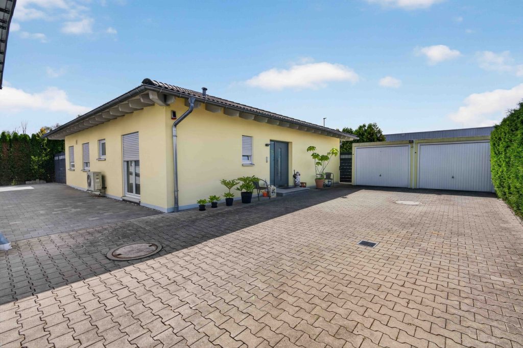 Hirn Immobilien GmbH - Immobilienangebot - Bellenberg - Häuser - Wohnhaus mit vielseitiger Gewerbehalle