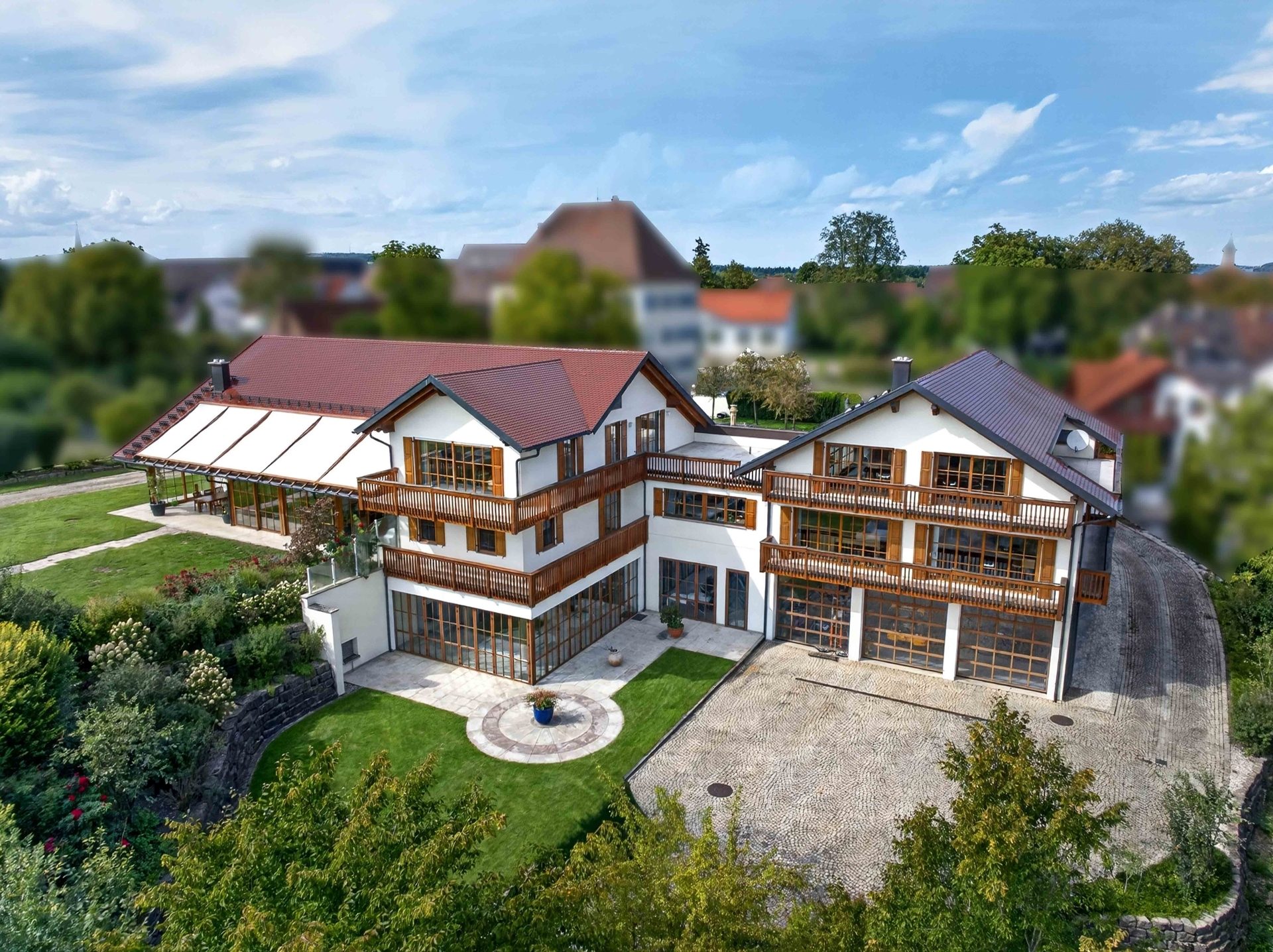 Hirn Immobilien GmbH - Immobilienangebot - Ulm - Häuser - Exklusives Anwesen mit repräsentativer Villa und separatem Bürogebäude