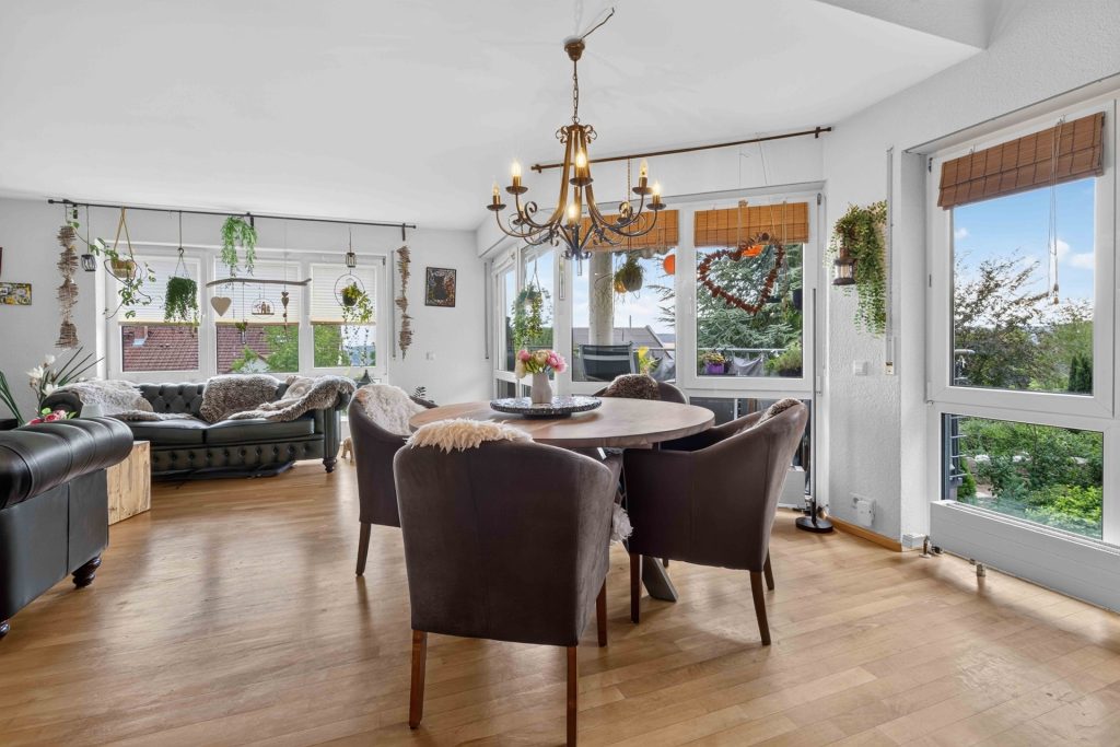 Hirn Immobilien GmbH - Immobilienangebot - Ulm - Häuser - Attraktives Anlageobjekt in Ulm: Doppelhaushälfte mit 3 separaten Wohneinheiten
