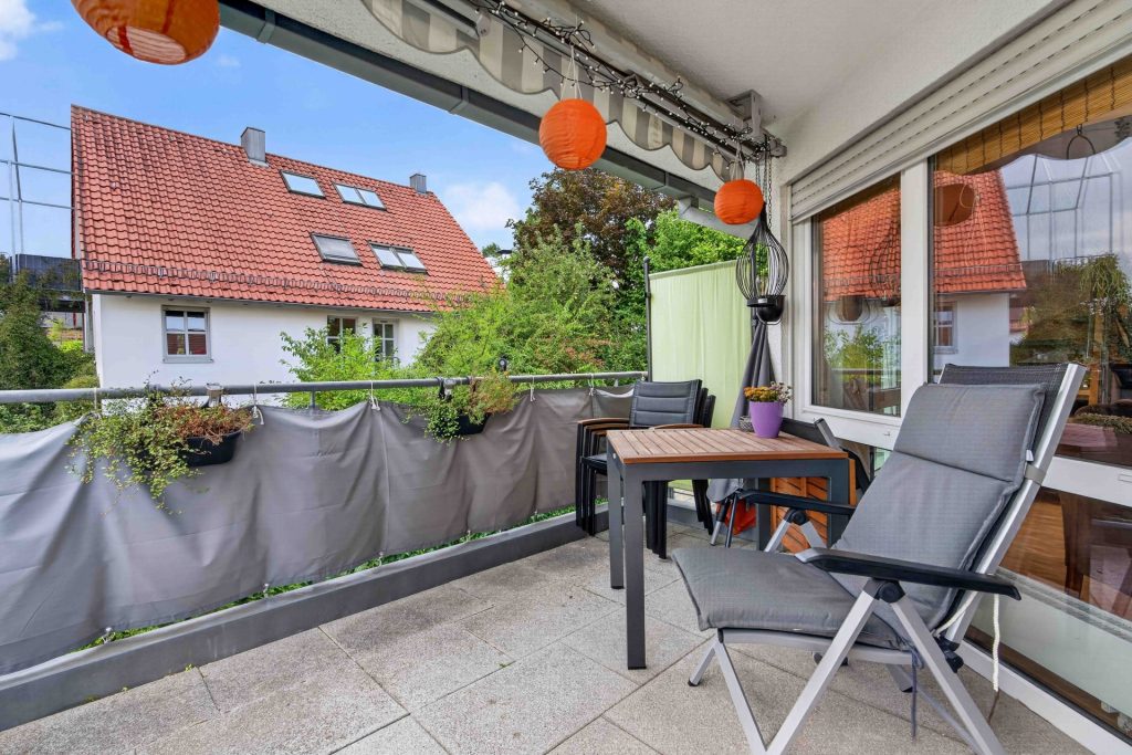 Hirn Immobilien GmbH - Immobilienangebot - Ulm - Häuser - Attraktives Anlageobjekt in Ulm: Doppelhaushälfte mit 3 separaten Wohneinheiten