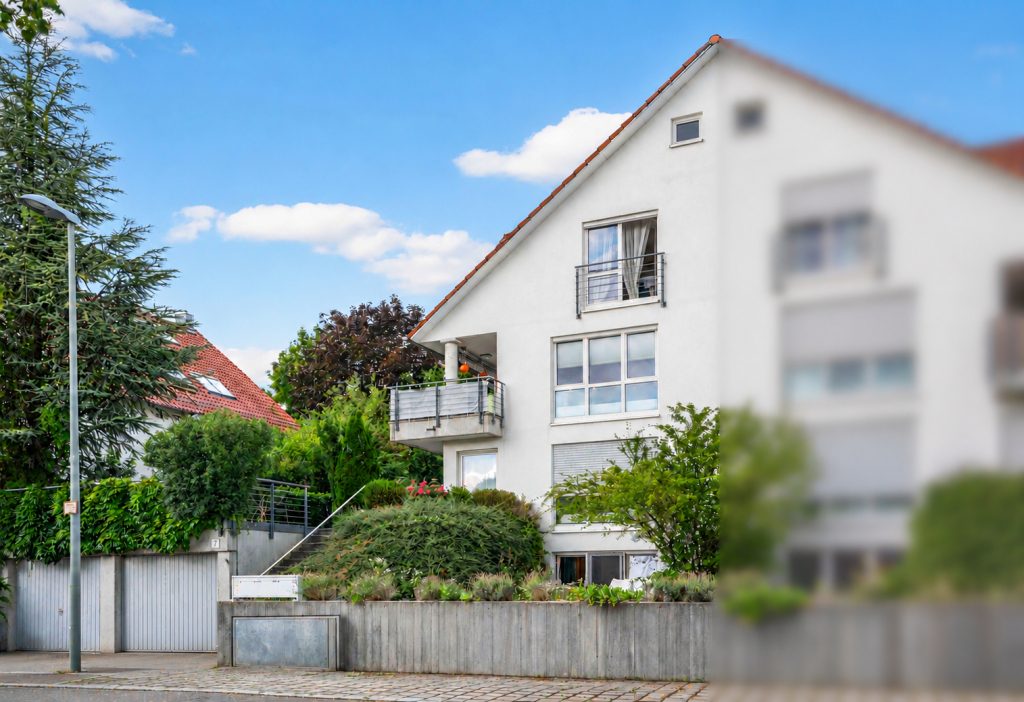 Hirn Immobilien GmbH - Immobilienangebot - Ulm - Häuser - Attraktives Anlageobjekt in Ulm: Doppelhaushälfte mit 3 separaten Wohneinheiten