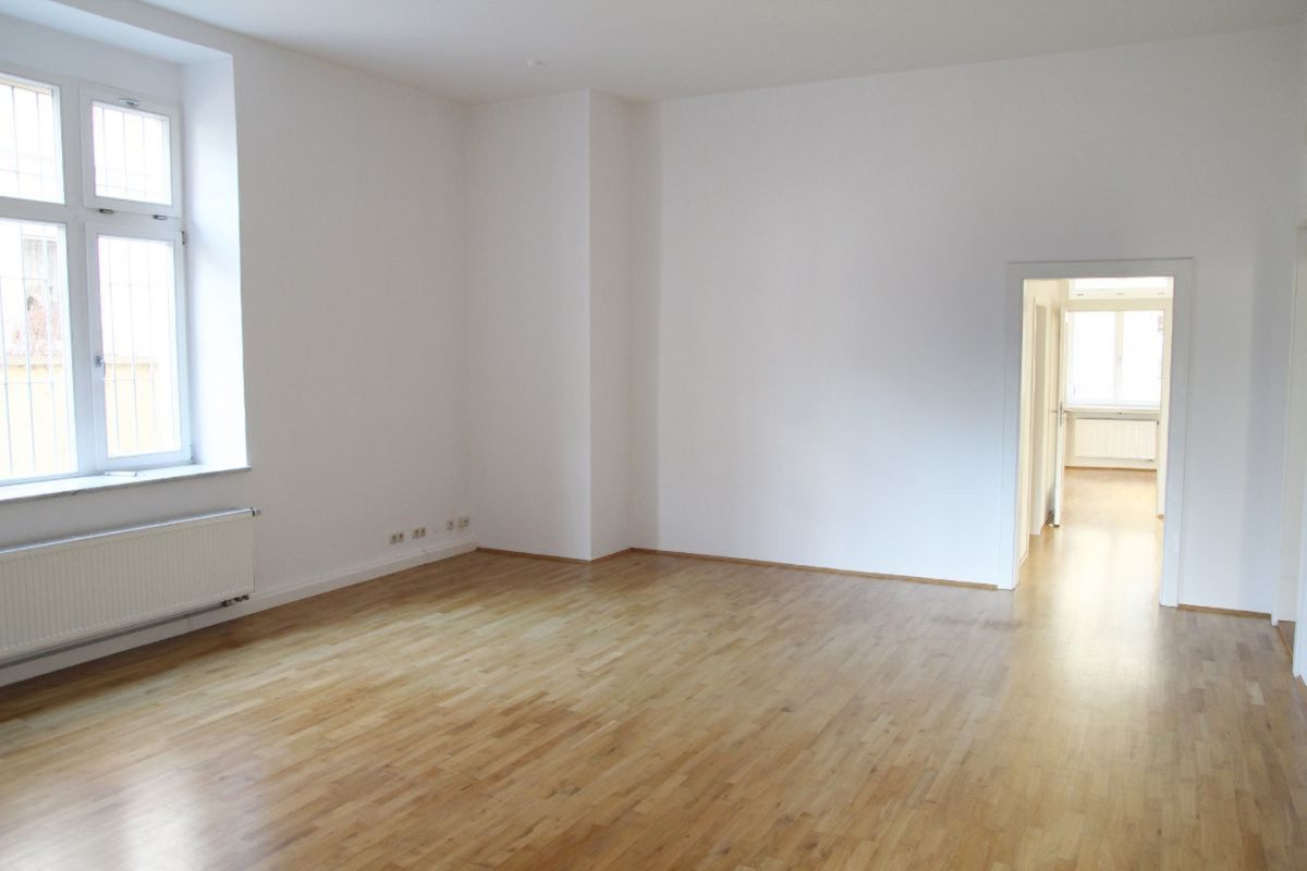 Immobilienangebot - Regensburg - Alle - RARITÄT! Helle 4,5-Zimmer Wohnung mit 170 qm am Altstadtrand!