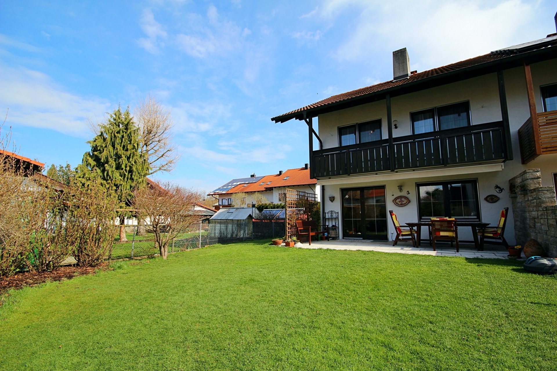Immobilienangebot - Rosenheim - Haus - Alpenländische Idylle! Ruhig gelegene DHH mit Terrasse und Garten in Rosenheim!