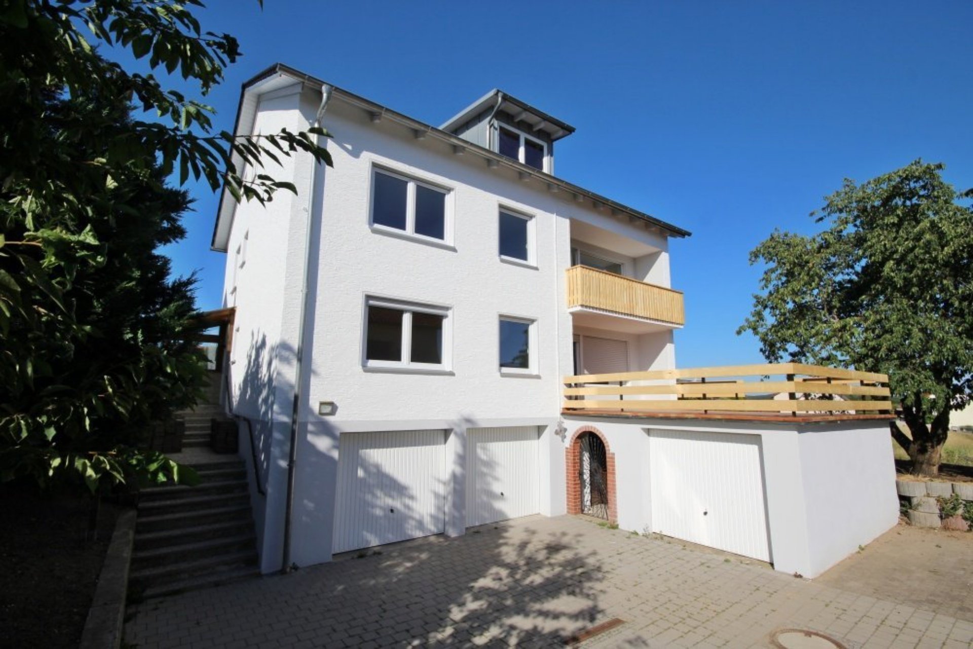 Immobilienankauf Vorher Nachher Vergleich Außenansicht Immobilienankauf Vorher Nachher Vergleich Außenansicht