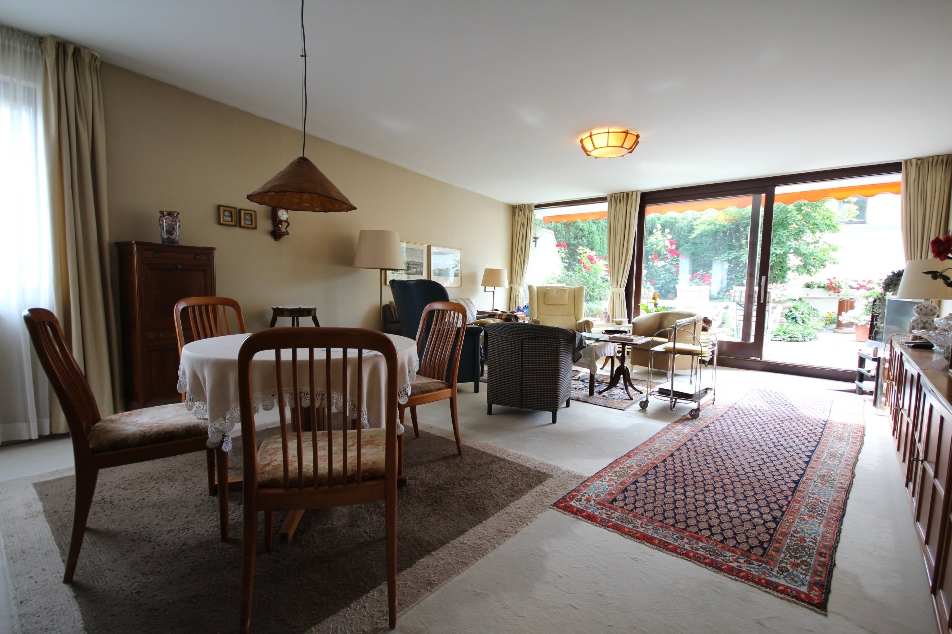 Rennplatz Immobilien - Wohnzimmer vorher Rennplatz Immobilien - Wohnzimmer vorher
