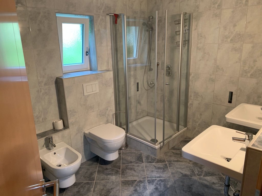 Rennplatz Immobilien | Immobilienankauf | Masterbad vorher Rennplatz Immobilien | Immobilienankauf | Masterbad vorher