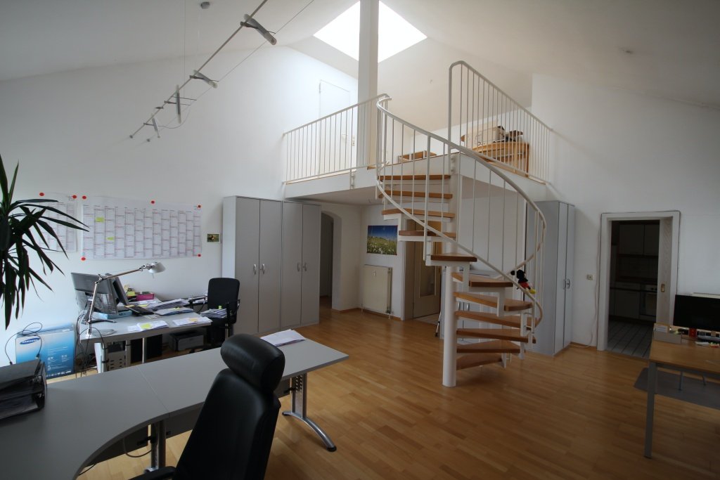 Rennplatz Immobilien | Immobilienankauf | Wohnzimmer vorher Rennplatz Immobilien | Immobilienankauf | Wohnzimmer vorher