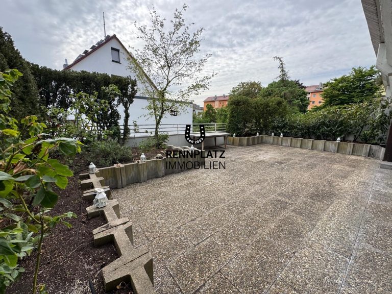 Immobilienangebot - Regensburg - Alle - Sanierte 3-Zimmer-Wohnung mit großzügiger Dachterrasse am Altstadtrand. Frei.