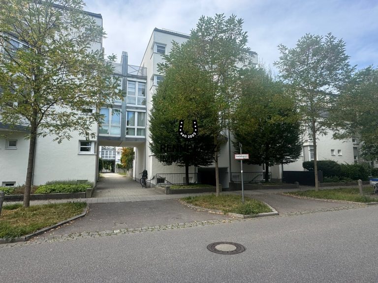 Immobilienangebot - Regensburg - Alle - Übergroßer TG-Stellplatz mit ca. 52 m²  angrenzender Lagerfläche direkt am Rennplatz. Frei.