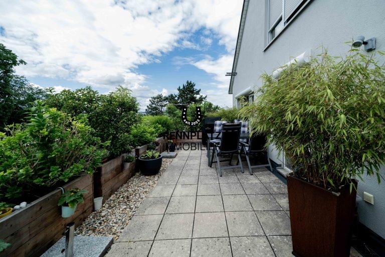 Immobilienangebot - Regensburg - Alle - Ruhige 3,5-Zimmer-Wohnung mit großer Dachterrasse und traumhaften Weitblick. Frei ab 01.11.