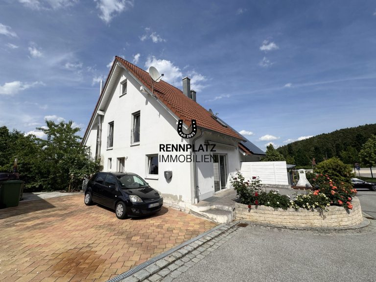 Immobilienangebot - Wenzenbach - Alle - DHH mit zwei Terrassen, ELW und Potential in Wenzenbach/Irlbach. Frei ab Q1/2027.