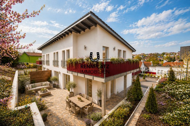 Immobilienangebot - Nittendorf/Undorf - Alle - H5 | Neuwertige DHH mit EBK und top Energieeffizienz in Nittendorf/Undorf. Frei ab 01.08.