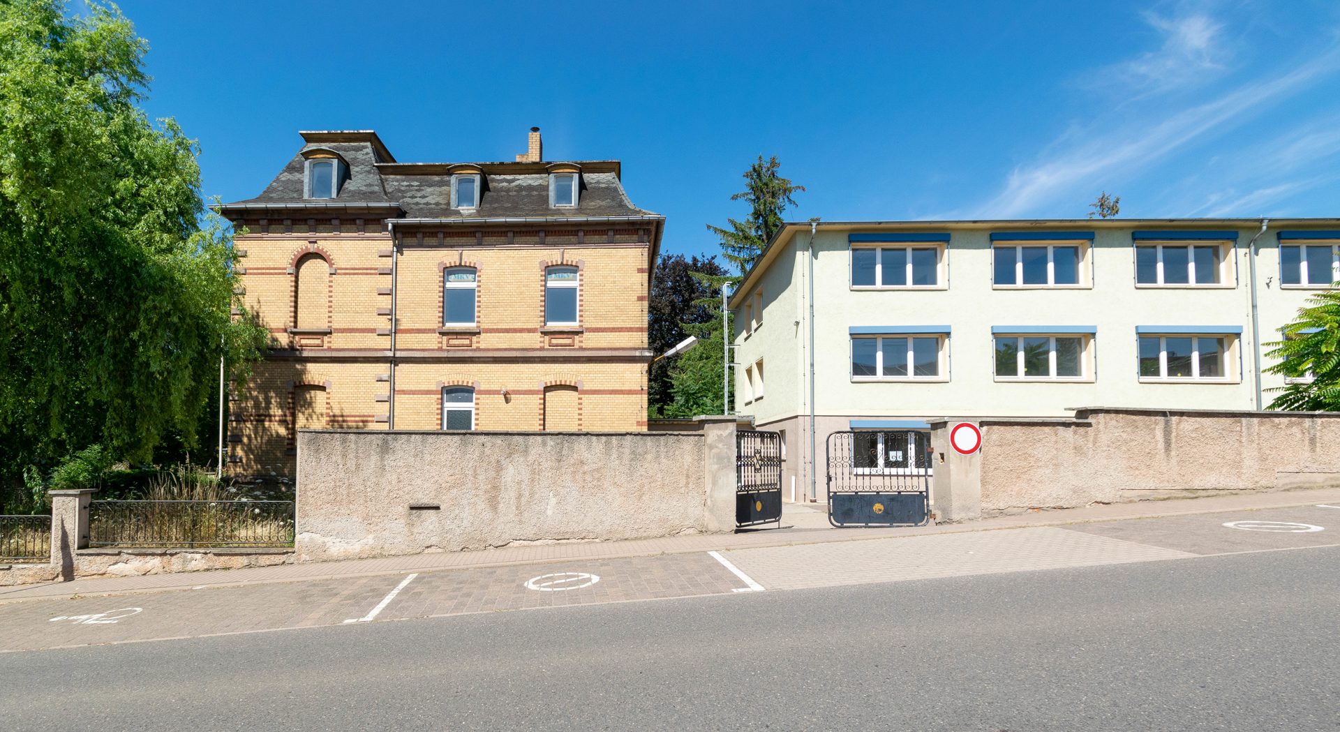 Immobilienangebot - Artern/Unstrut - Alle - Sanierungsbedürftiges Büro- und Verwaltungsgebäude in Artern/Unstrut - Verkauf gegen Gebot!