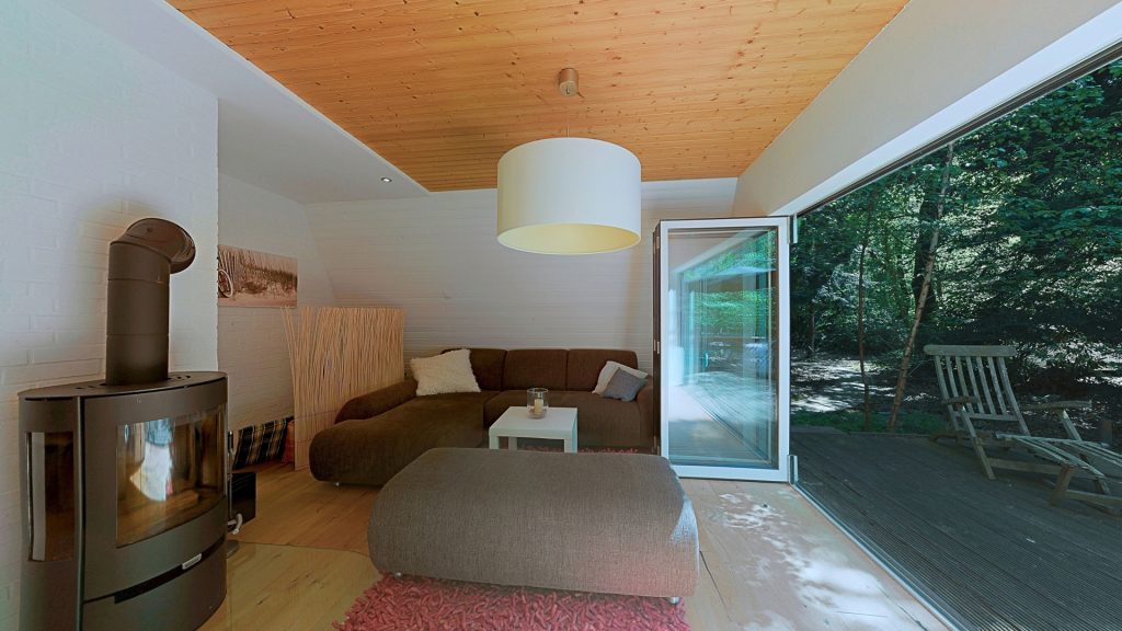 Immobilienangebot - Wiefelstede - Wohnen - Idylle pur! Exklusives Wochenendhaus auf Pachtgrundstück mit privatem Seezugang zu verkaufen!